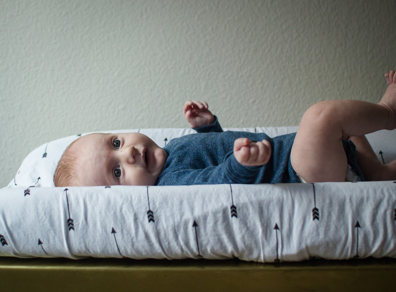 Czy warto mieć kącik dla niemowlaka w sypialni?